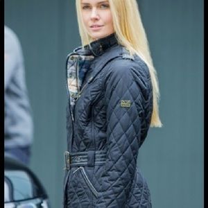 Barbour X Range Rover Lordenshaw quilted Jacket 4